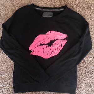 Victoria’s Secret black lips crew neck